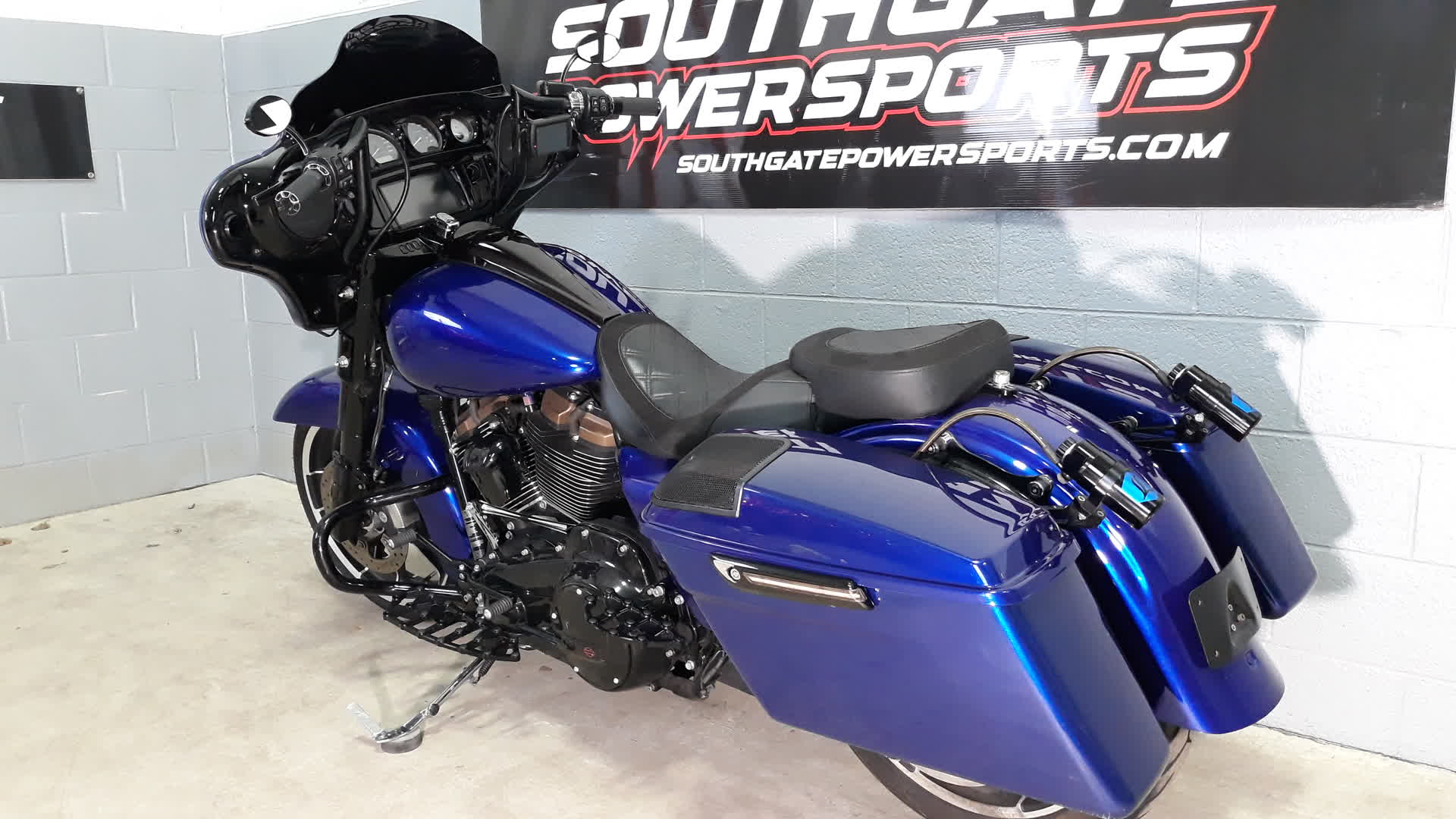 2013 Harley-Davidson Street Glide Base for Sale