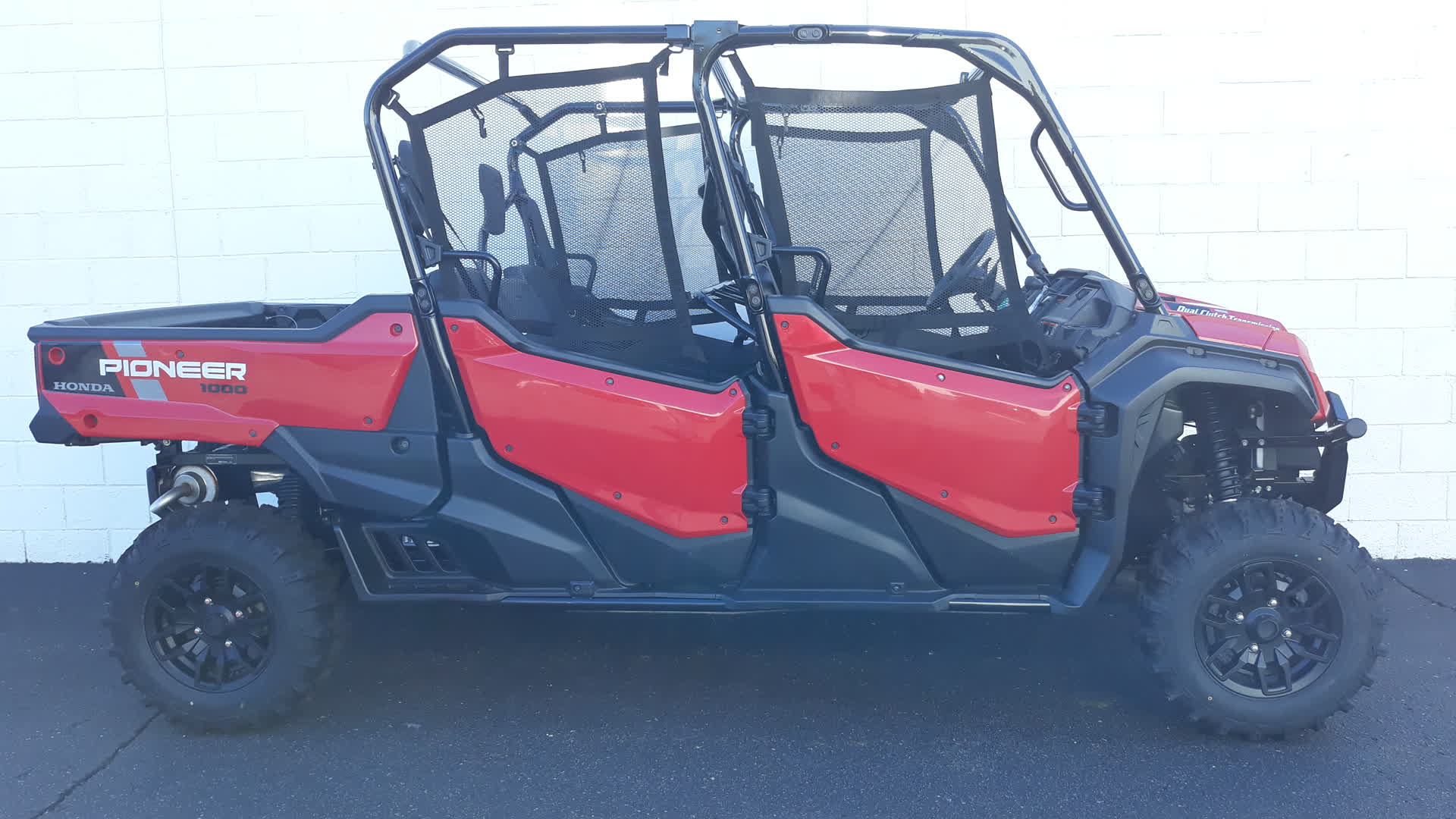 2025 Honda Pioneer 1000-6 Crew Deluxe for Sale in Southgate, MI