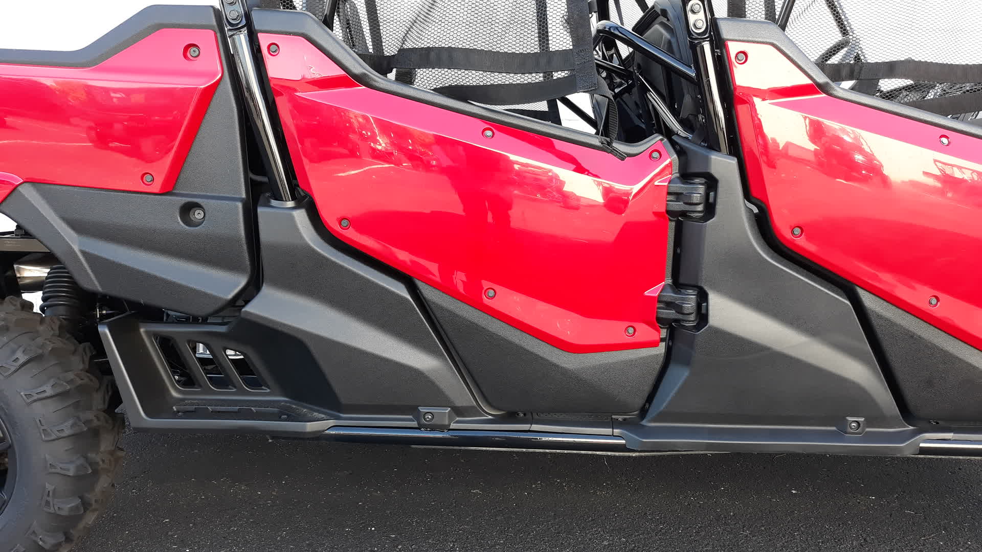 2025 Honda Pioneer 1000-6 Crew Deluxe for Sale