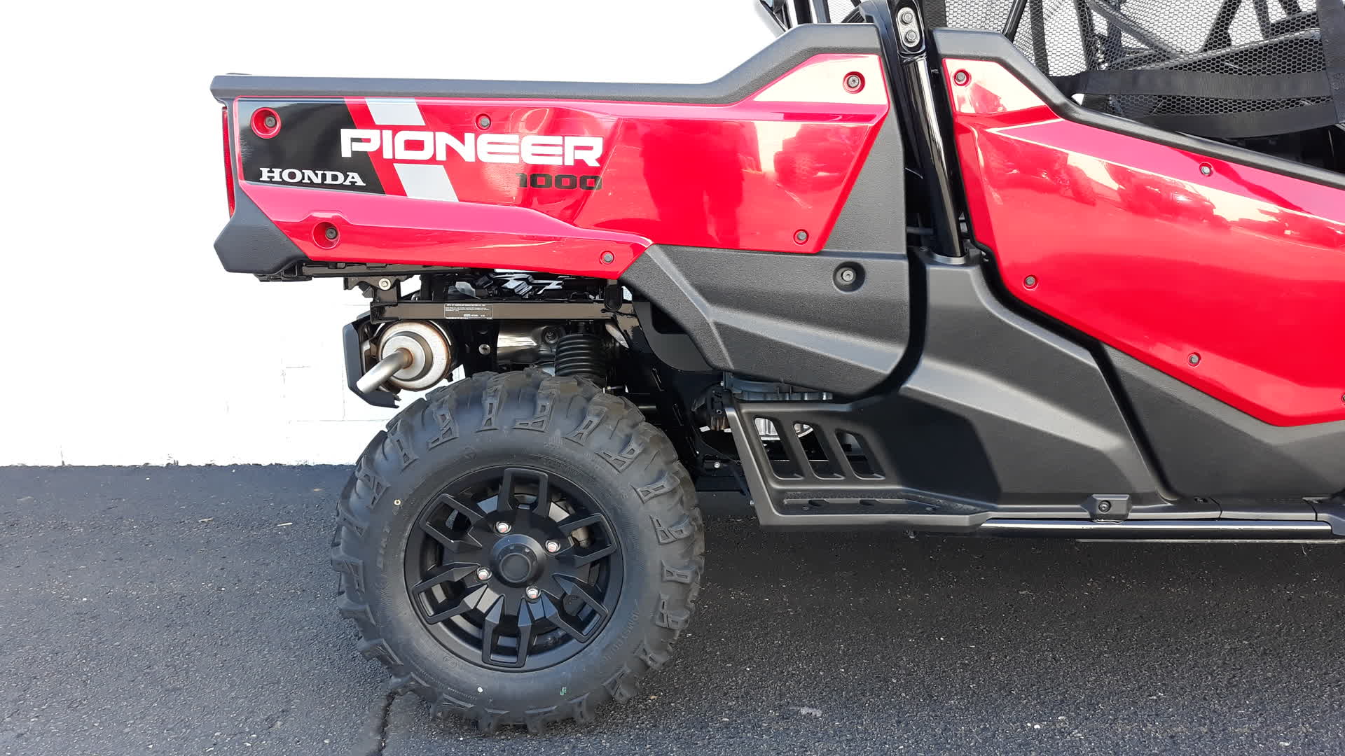 2025 Honda Pioneer 1000-6 Crew Deluxe for Sale