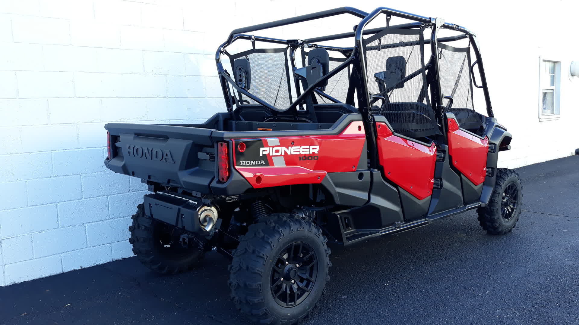 2025 Honda Pioneer 1000-6 Crew Deluxe for Sale