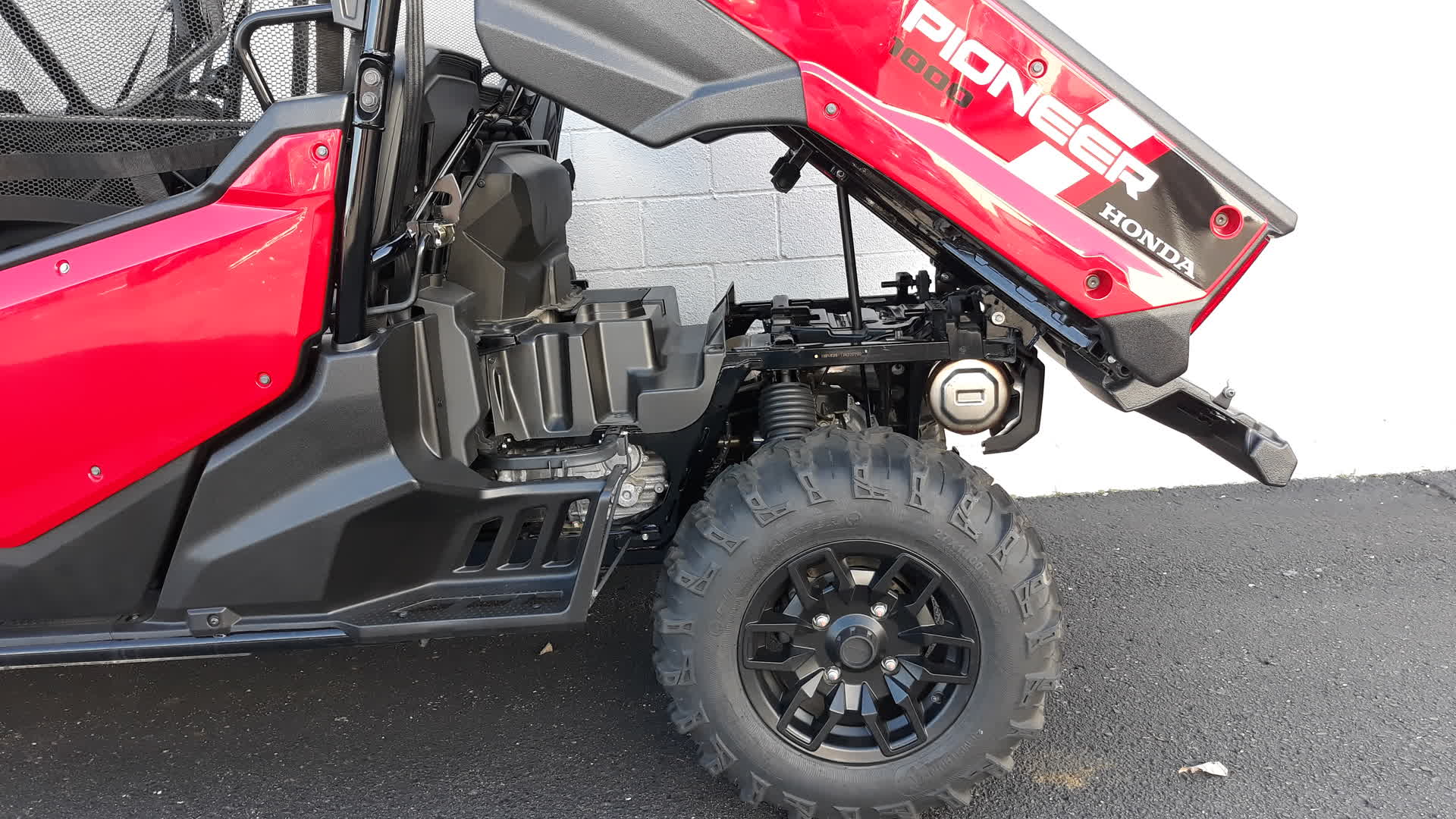 2025 Honda Pioneer 1000-6 Crew Deluxe for Sale