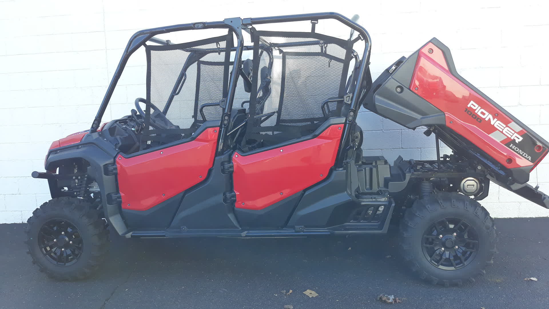 2025 Honda Pioneer 1000-6 Crew Deluxe for Sale